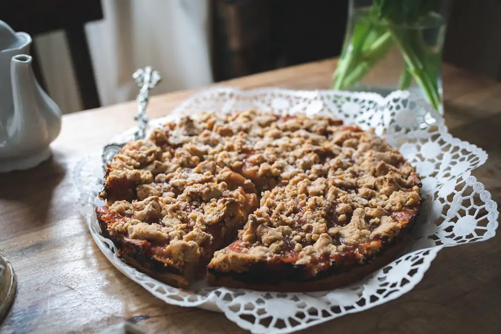 Vegan Rhabarber sprinkled cake