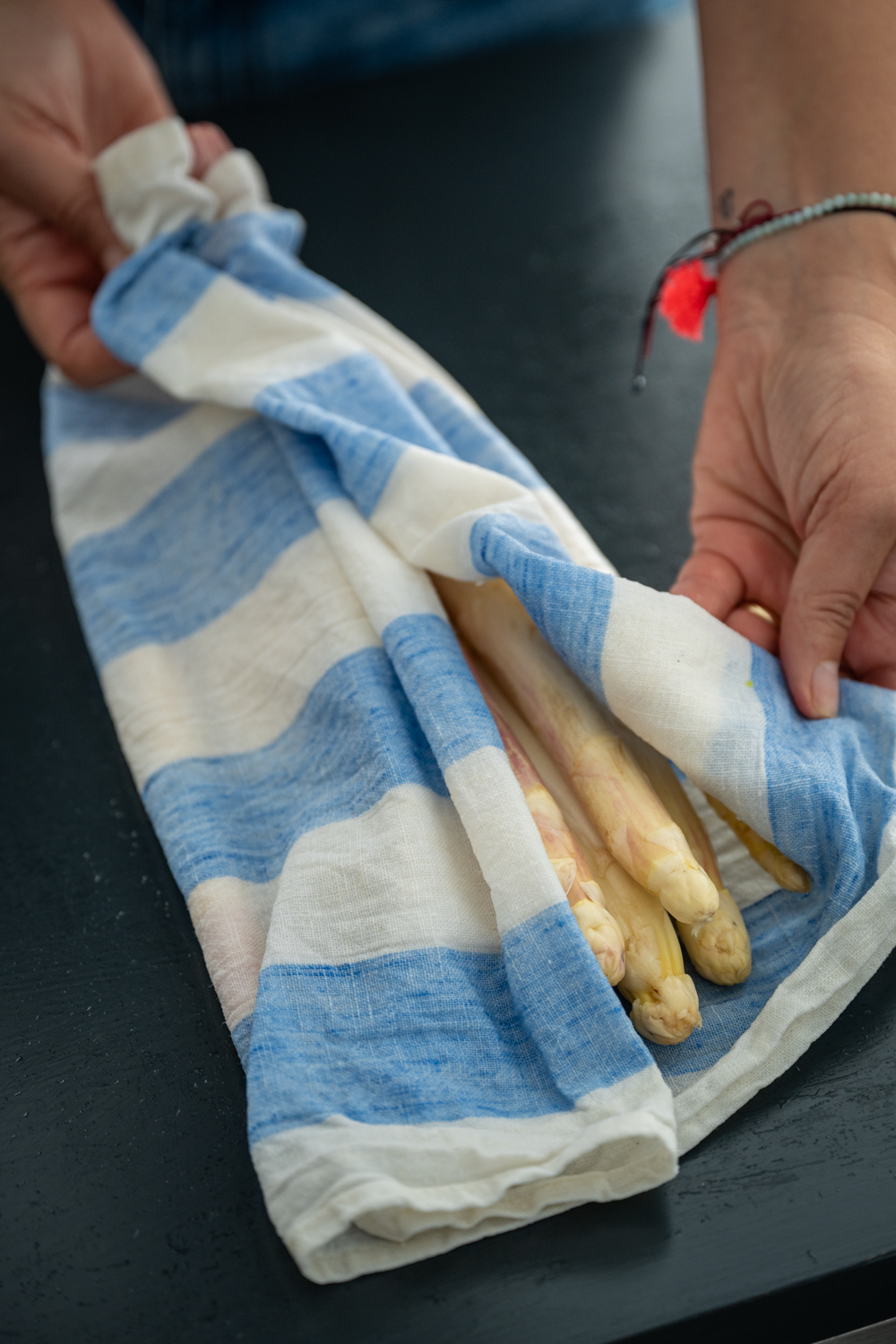 Store white asparagus correctly