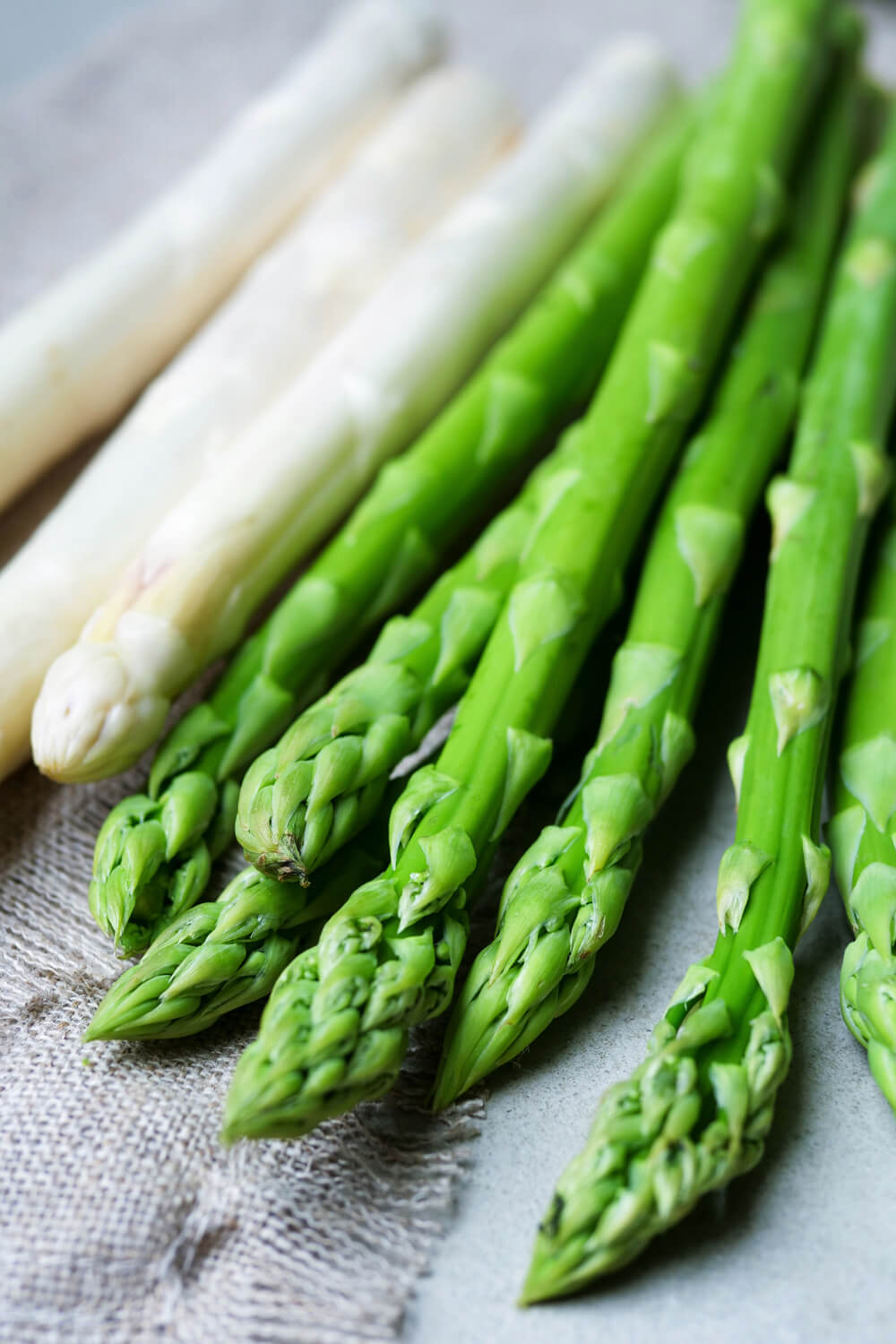 Green and white asparagus