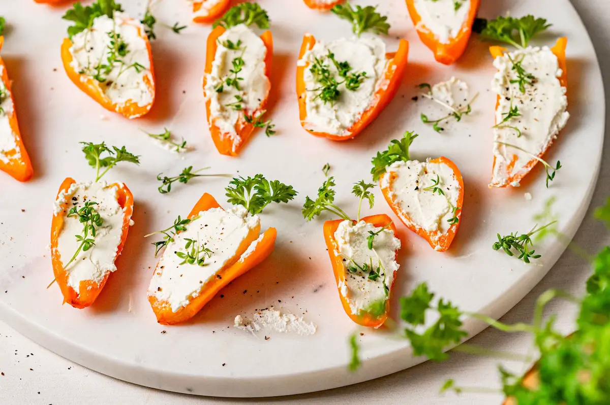 Filled paprika carrot finger food Easter brunch Stuffed paprika carrots as finger food for the Easter brunch.