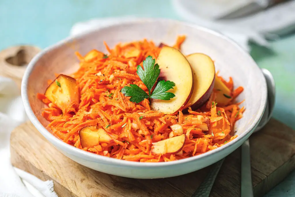 Low carb carot salad