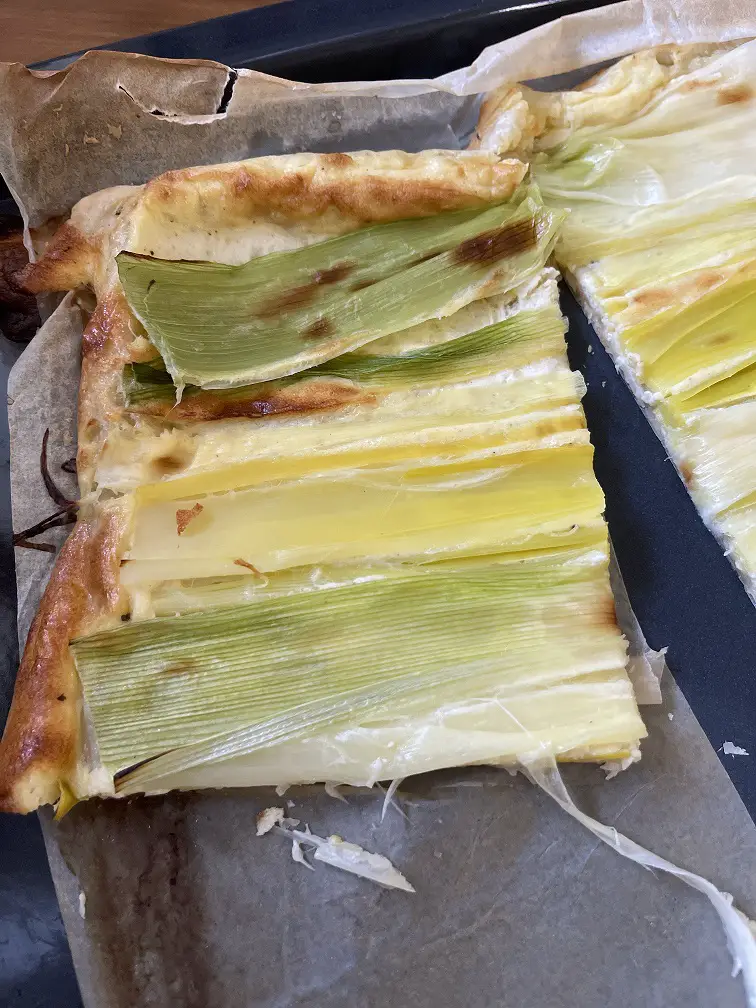 Garlic types with puff pastry