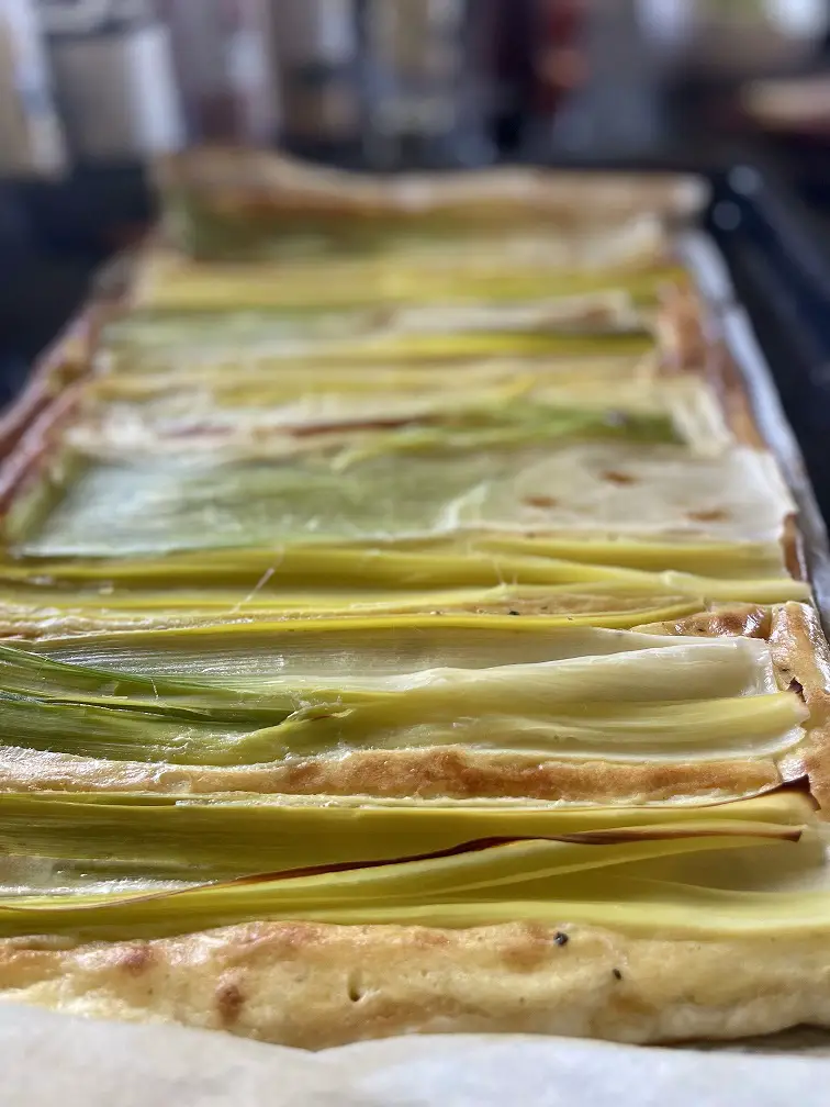 Garlic types with puff pastry