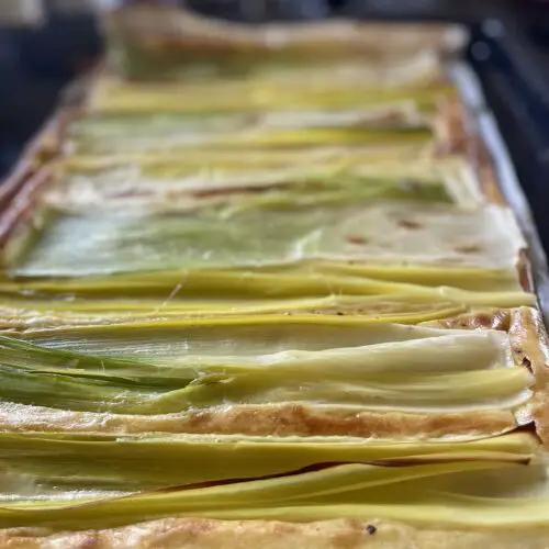 Garlic types with puff pastry