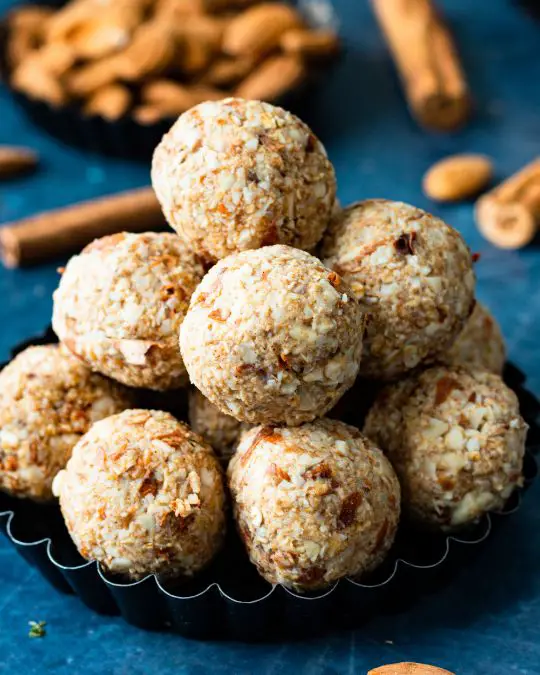 Almond Energy Balls with cinnamon.