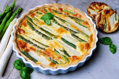 Asparagus quiche with white and green asparagus in the quiche form