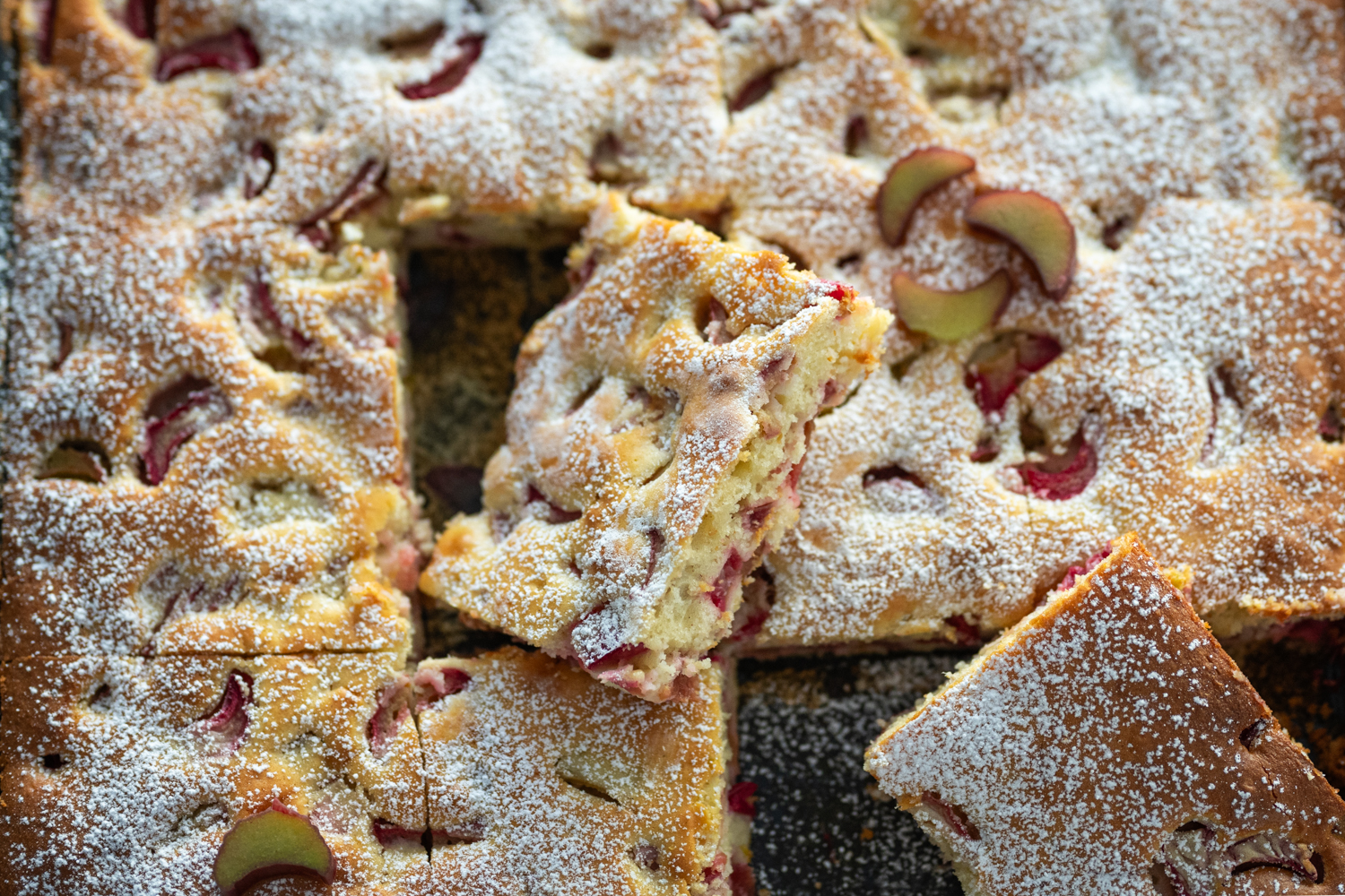 Fast rhubarb cake from the sheet metal recipe trickytine