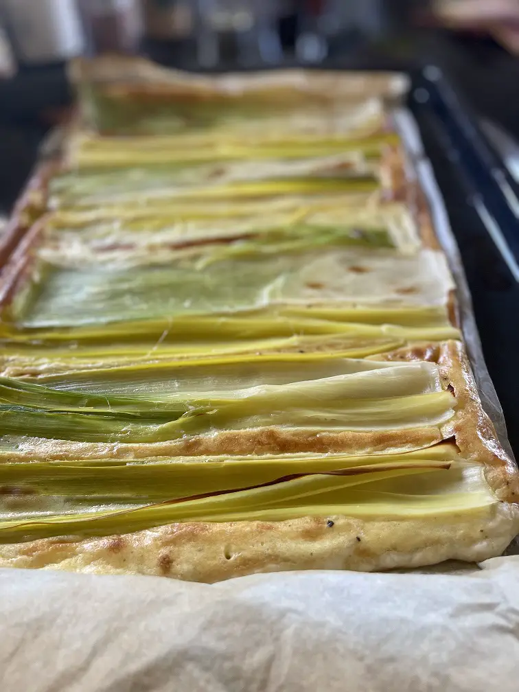 Garlic types with puff pastry