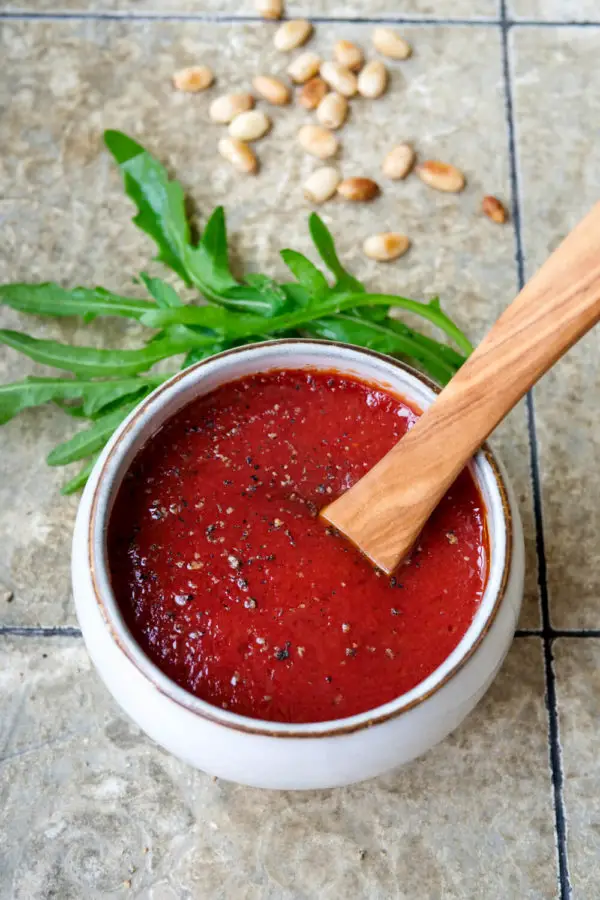 Noodle salad dressing from passed tomatoes, olive oil, balsamic vinegar, salt and pepper