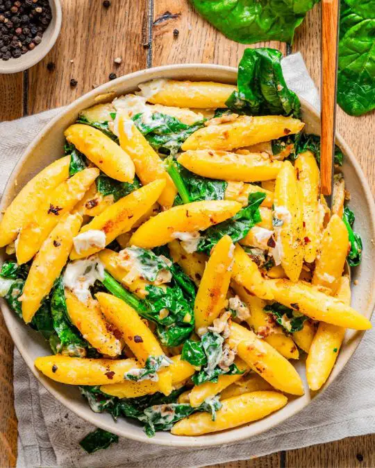 Schupfnudeln with spinach.