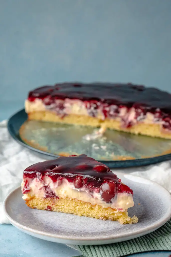 Kirsch-Schmand cake