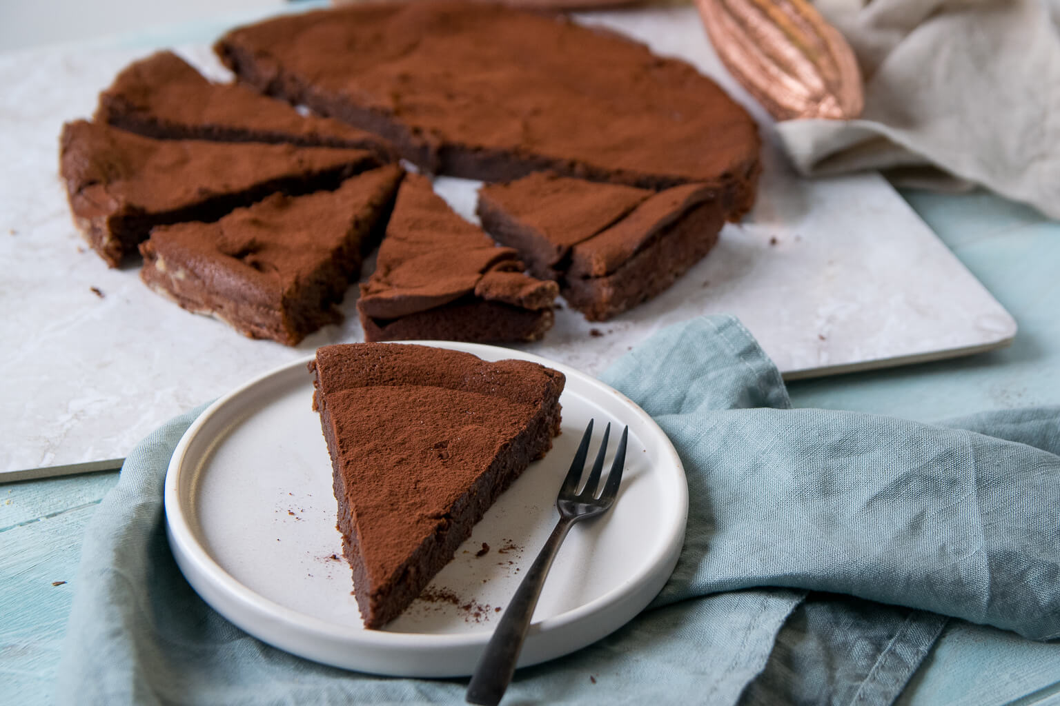 Dark chocolates tart with cocoa