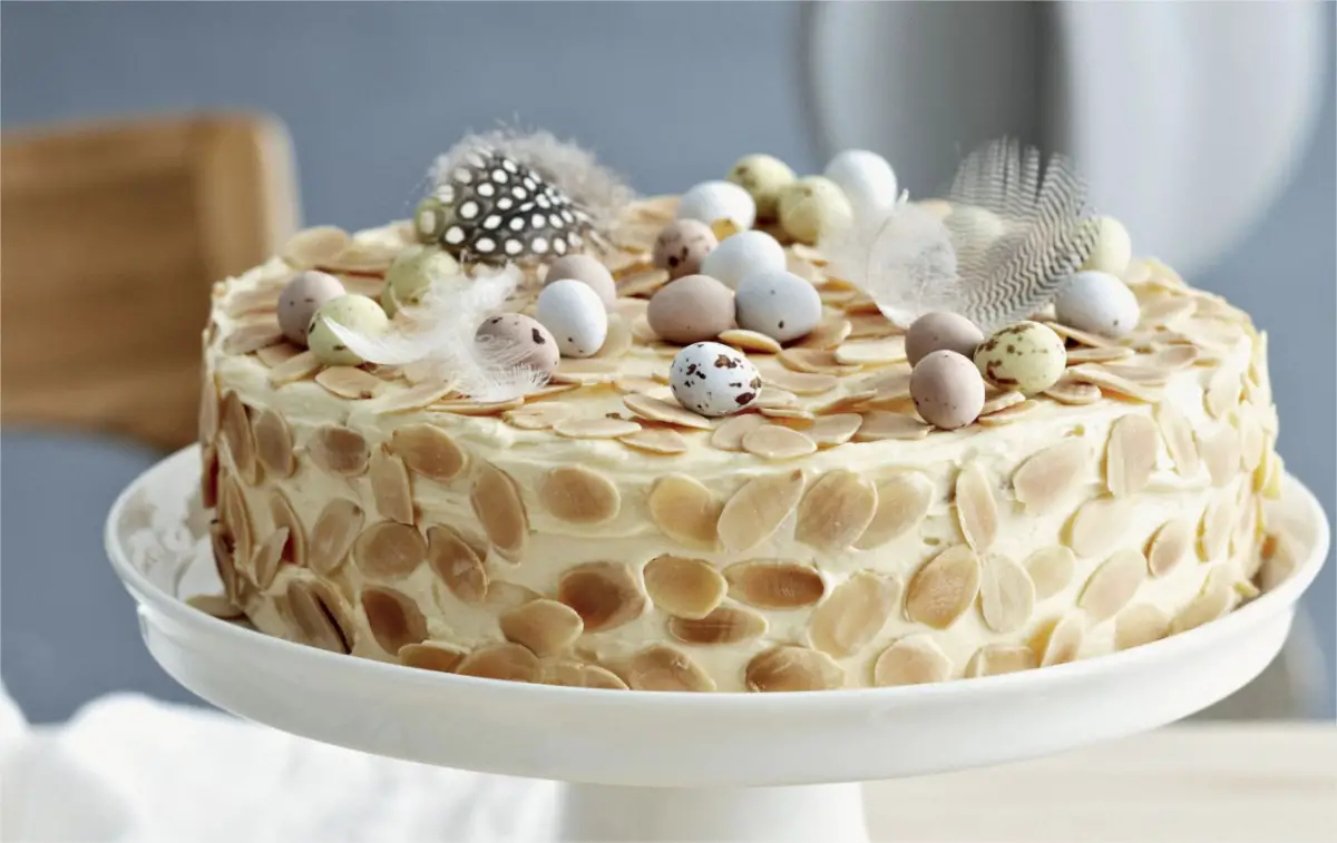 adorn the cake with almonds and Easter eggs