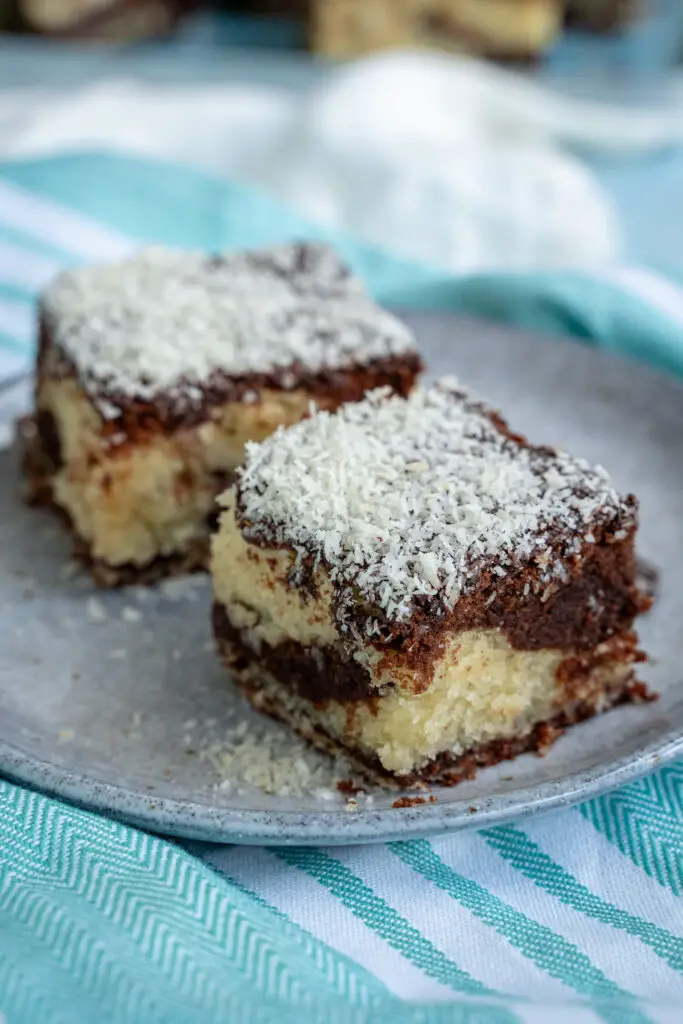 Super juicy bounty cake with coconut and thick chocolate glaze. Simple recipe for bounty cuts, super tasty.